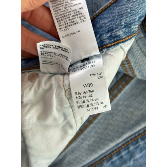 Levi's Women's Blue High-Rise Cutoff Denim Jeans Short Size W30 - Picture 2 of 4